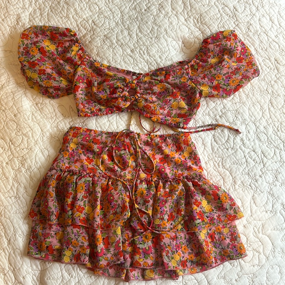 Adorable XS wild fable floral two piece